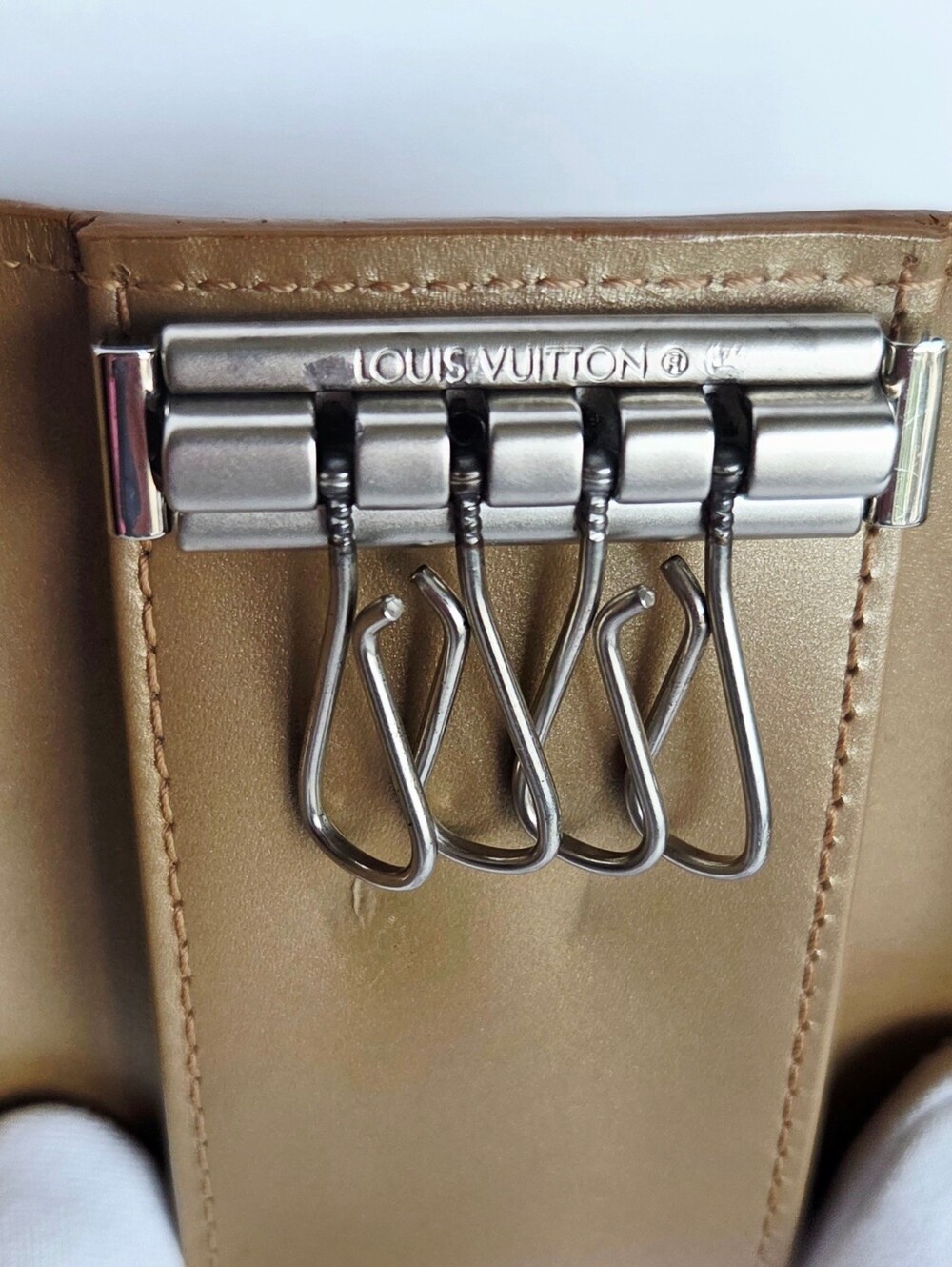 Louis Vuitton Vernis Key Holder - Picture 11 of 16